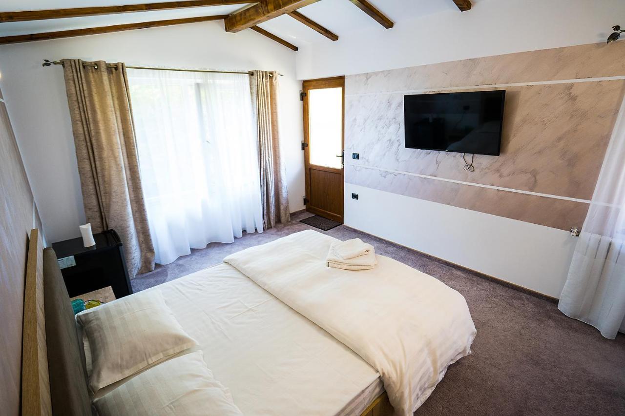 Отель Casa Perla Nordului Мойсей Экстерьер фото